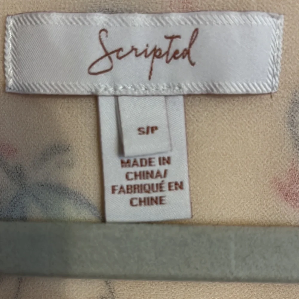 Scripted crop blouse - Picture 2 of 7